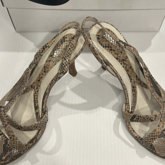 Naturalizer -open toed, strappy sandals- Size 8.5 Excellent, like new condition. - Picture 8 of 9